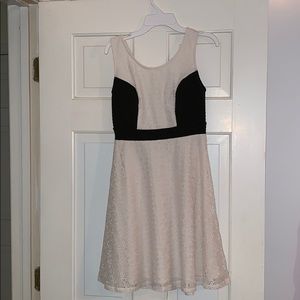 Black and white Xhilaration dress !!